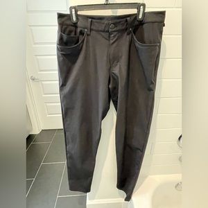 Men’s Lululemon black pants